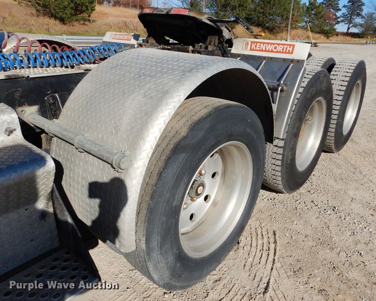 image for item DE2493 1990 Kenworth W900  semi truck