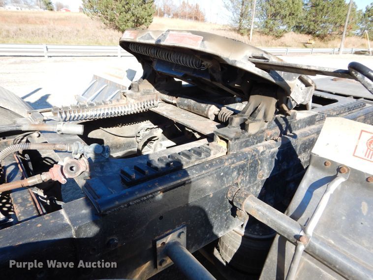 image for item DE2493 1990 Kenworth W900  semi truck