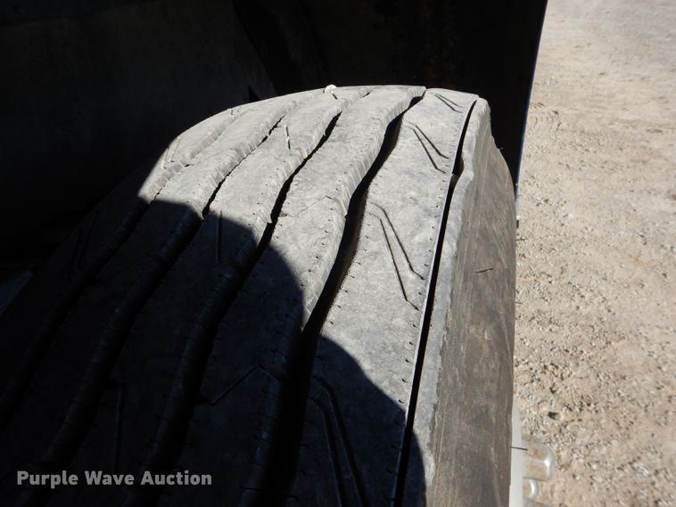 image for item DE2493 1990 Kenworth W900  semi truck