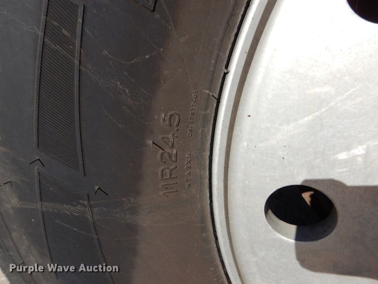 image for item DE2493 1990 Kenworth W900  semi truck