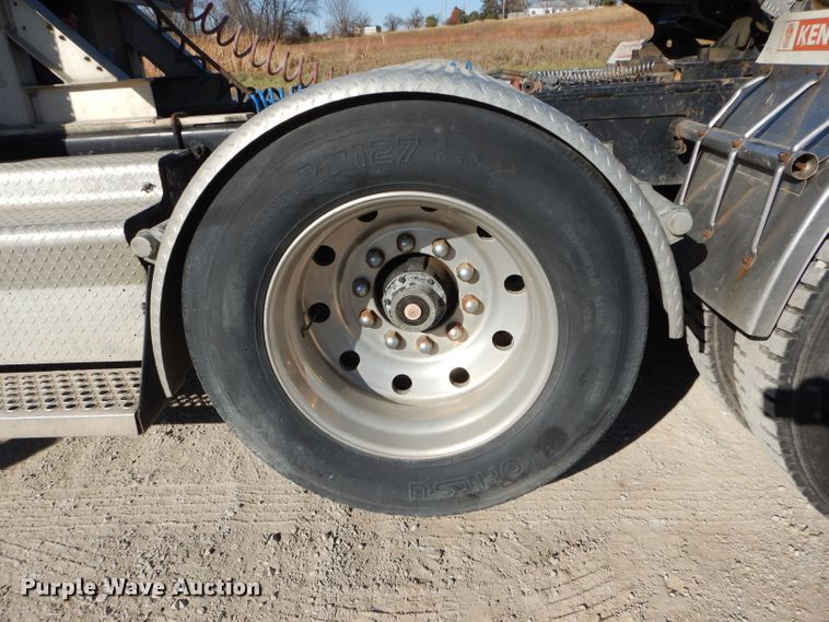 image for item DE2493 1990 Kenworth W900  semi truck