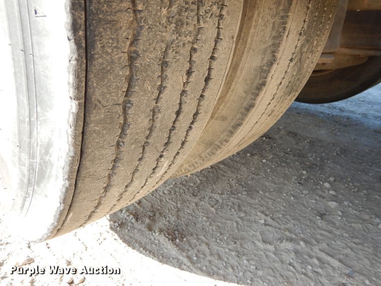 image for item DE2493 1990 Kenworth W900  semi truck