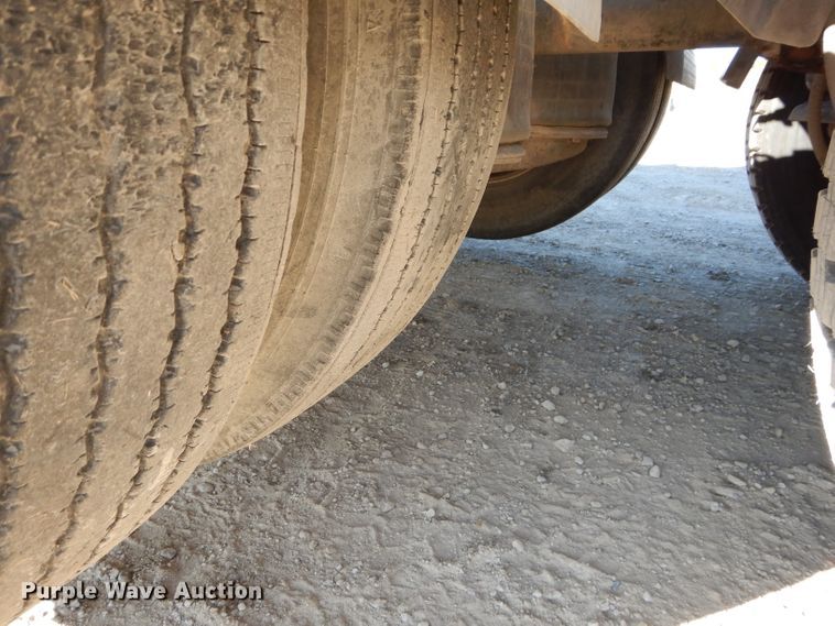 image for item DE2493 1990 Kenworth W900  semi truck