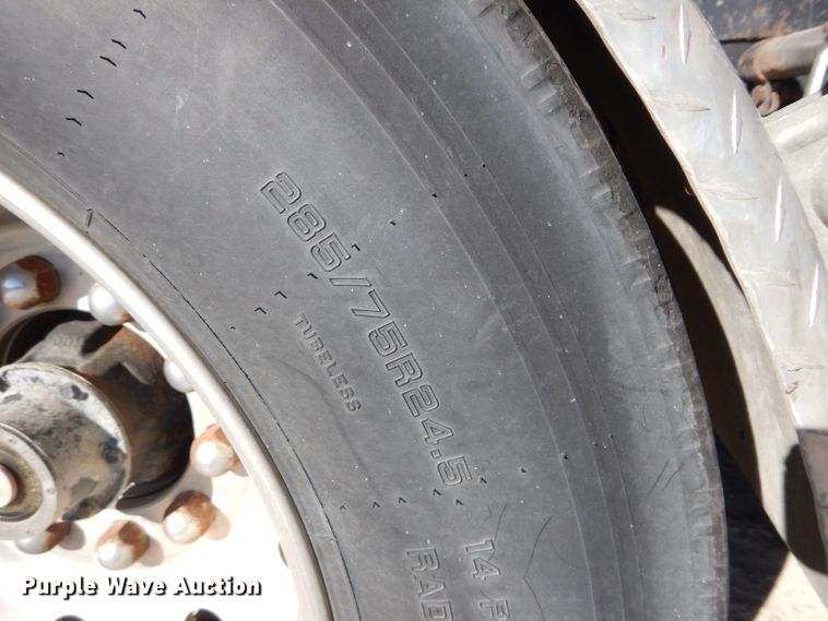 image for item DE2493 1990 Kenworth W900  semi truck