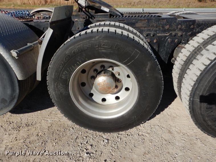 image for item DE2493 1990 Kenworth W900  semi truck