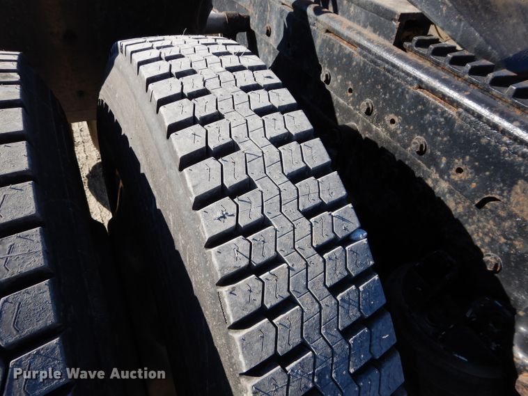 image for item DE2493 1990 Kenworth W900  semi truck