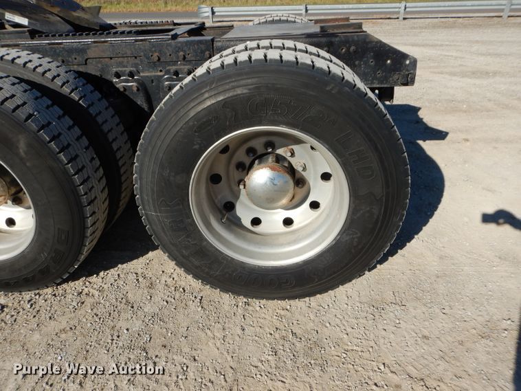 image for item DE2493 1990 Kenworth W900  semi truck