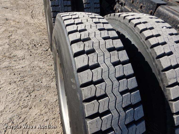 image for item DE2493 1990 Kenworth W900  semi truck