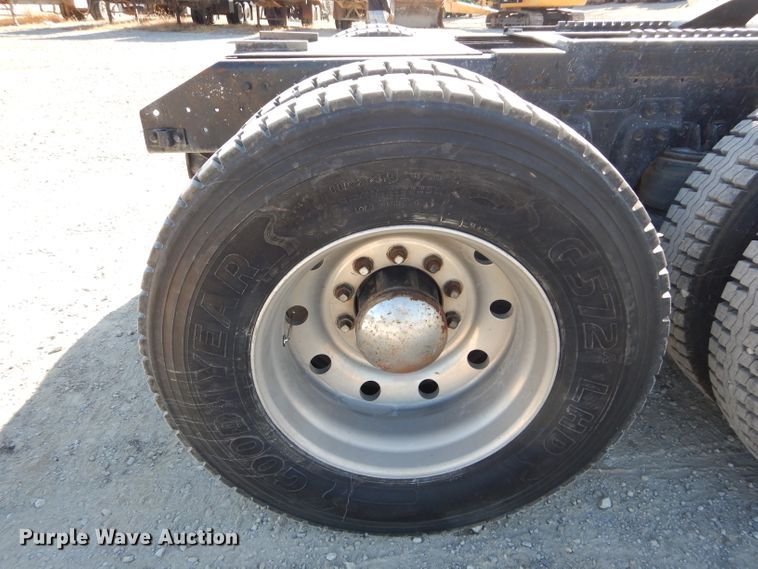 image for item DE2493 1990 Kenworth W900  semi truck