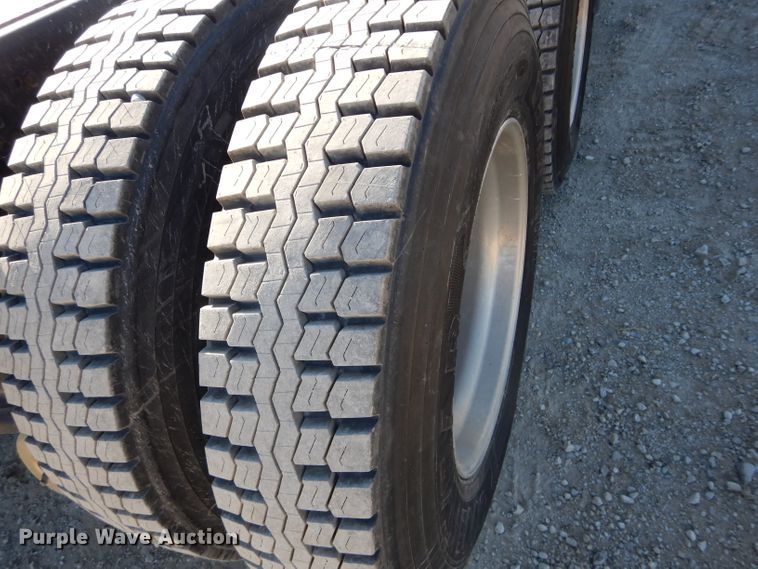 image for item DE2493 1990 Kenworth W900  semi truck