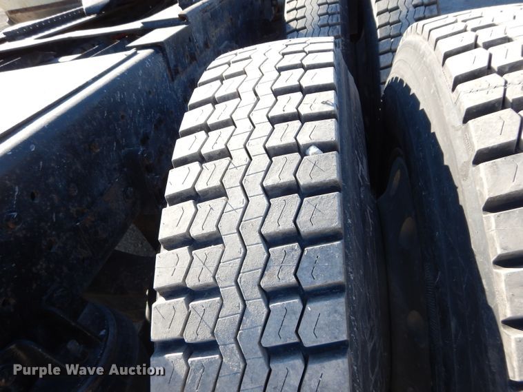 image for item DE2493 1990 Kenworth W900  semi truck