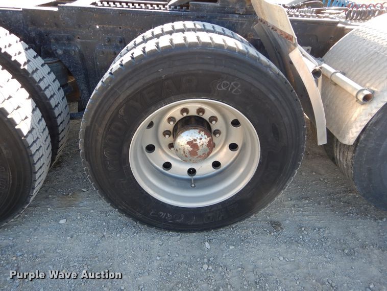 image for item DE2493 1990 Kenworth W900  semi truck