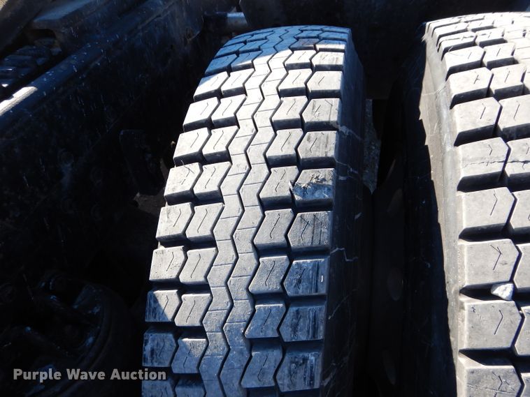 image for item DE2493 1990 Kenworth W900  semi truck