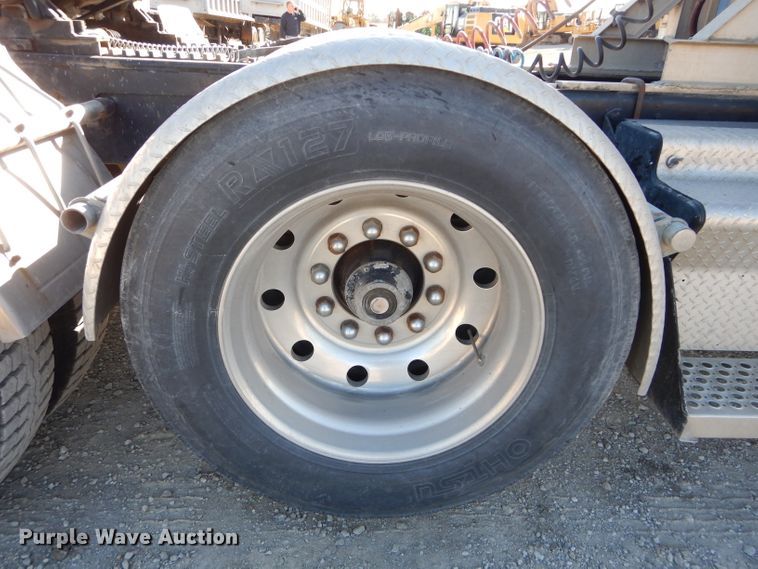 image for item DE2493 1990 Kenworth W900  semi truck