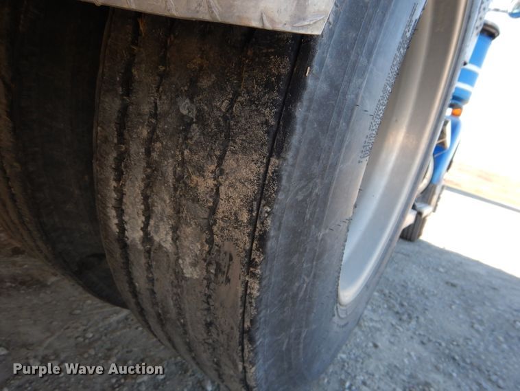 image for item DE2493 1990 Kenworth W900  semi truck