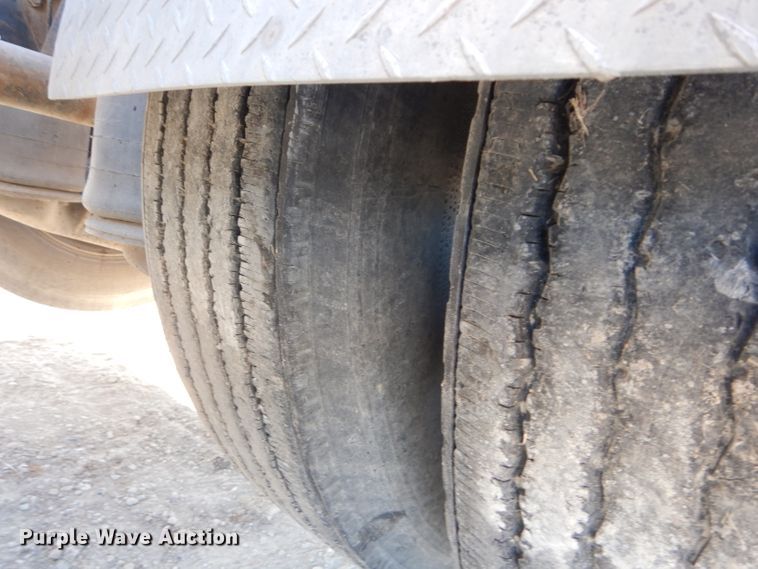 image for item DE2493 1990 Kenworth W900  semi truck