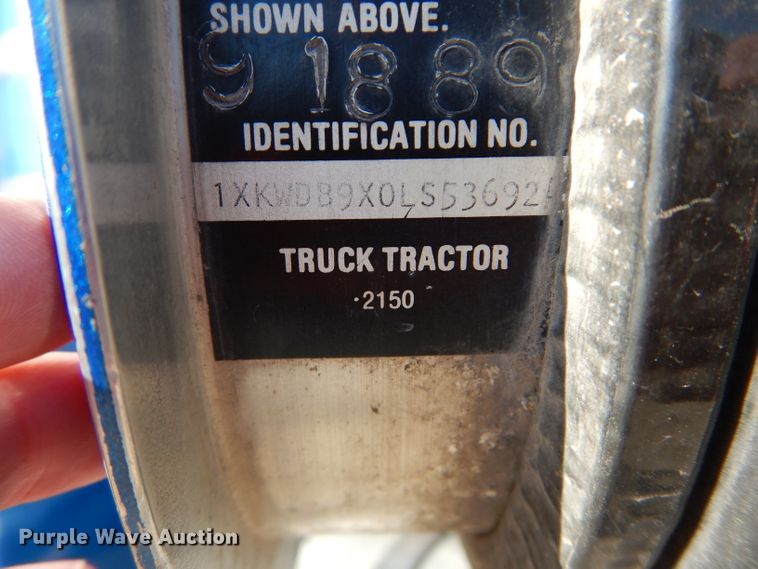 image for item DE2493 1990 Kenworth W900  semi truck