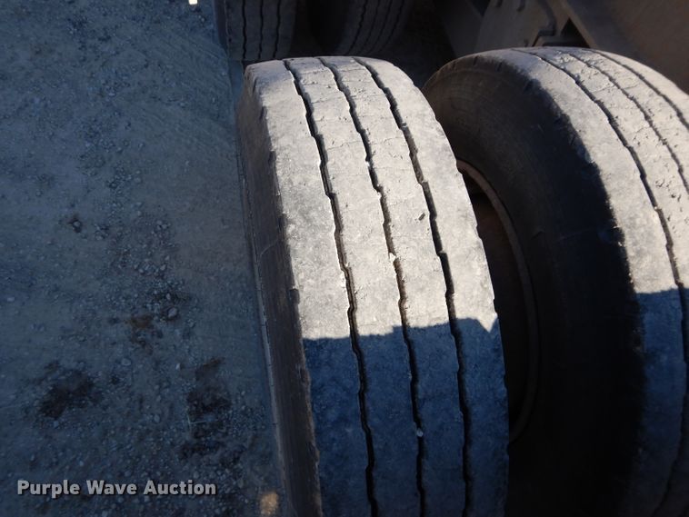 image for item DE2494 1995 Etnyre R35TL-T1 equipment trailer