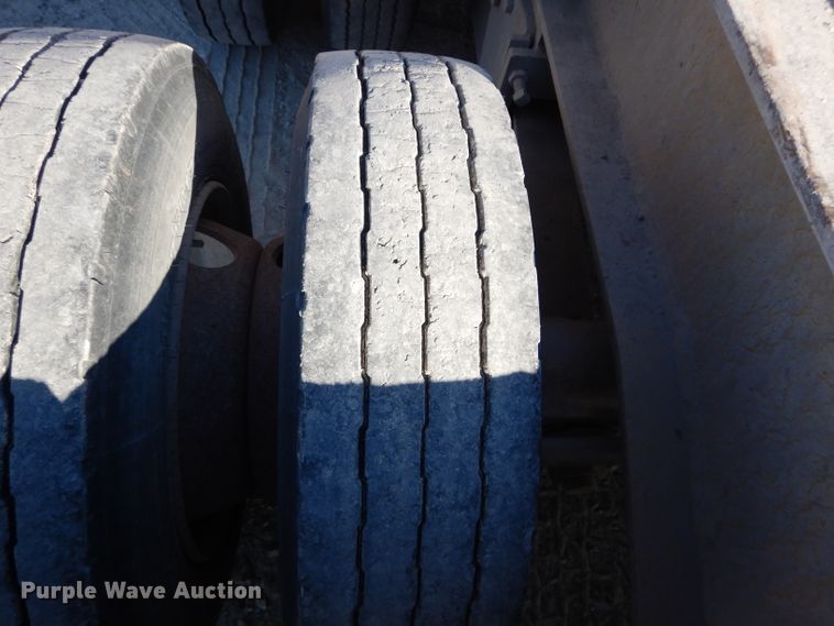 image for item DE2494 1995 Etnyre R35TL-T1 equipment trailer