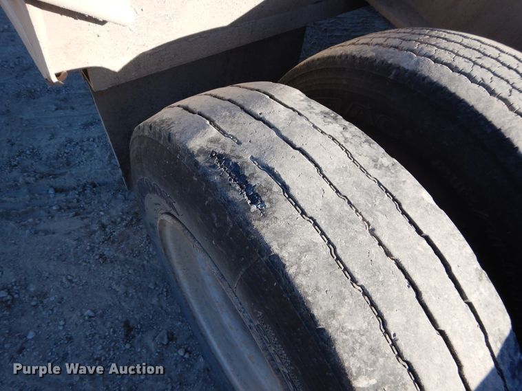 image for item DE2494 1995 Etnyre R35TL-T1 equipment trailer