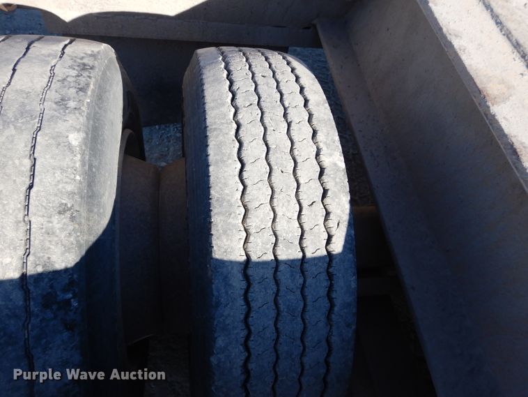 image for item DE2494 1995 Etnyre R35TL-T1 equipment trailer