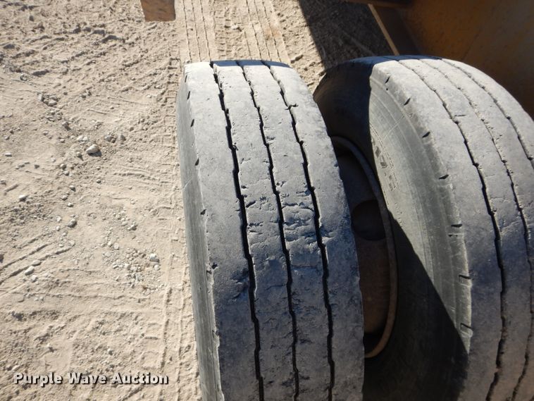 image for item DE2494 1995 Etnyre R35TL-T1 equipment trailer