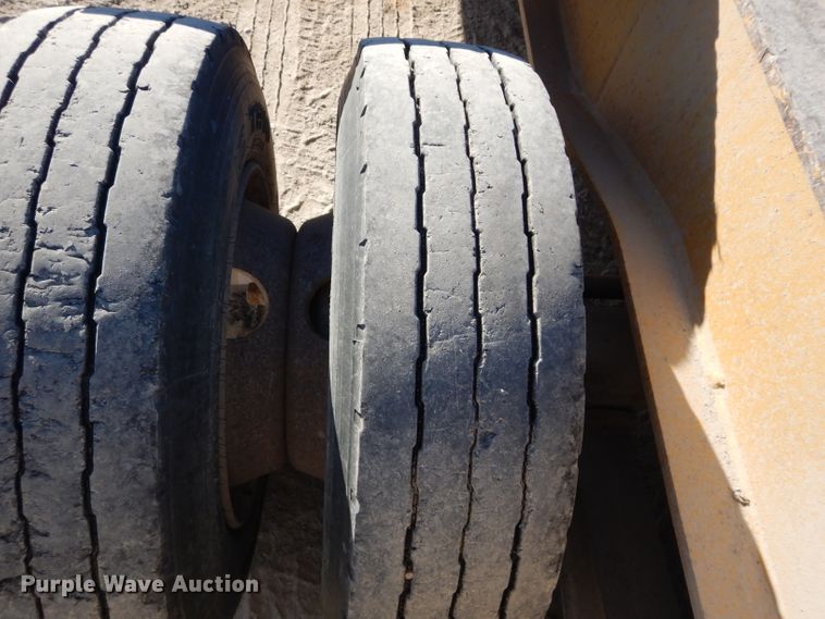 image for item DE2494 1995 Etnyre R35TL-T1 equipment trailer