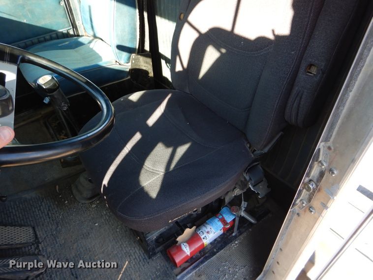 image for item DE2495 1984 Kenworth W900  semi truck