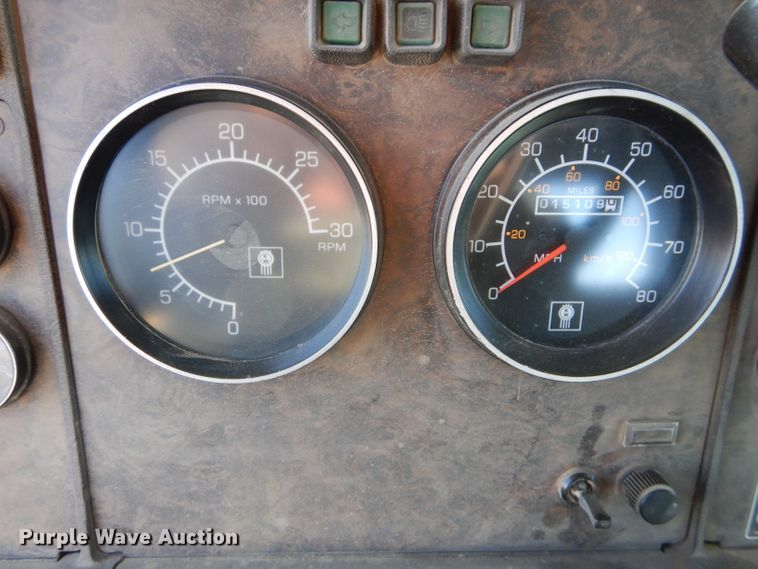 image for item DE2495 1984 Kenworth W900  semi truck