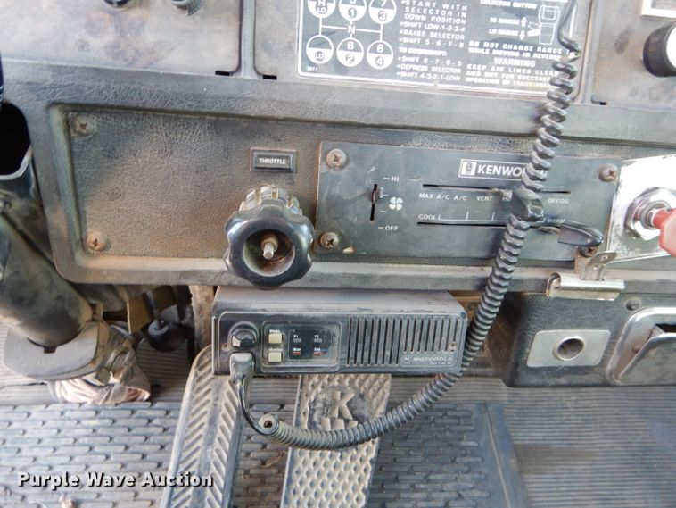 image for item DE2495 1984 Kenworth W900  semi truck