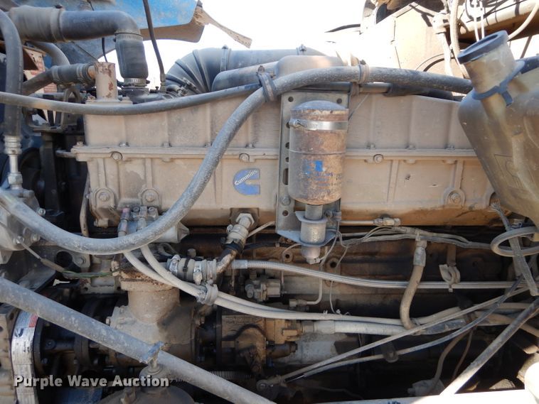 image for item DE2495 1984 Kenworth W900  semi truck