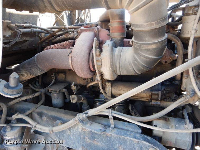 image for item DE2495 1984 Kenworth W900  semi truck