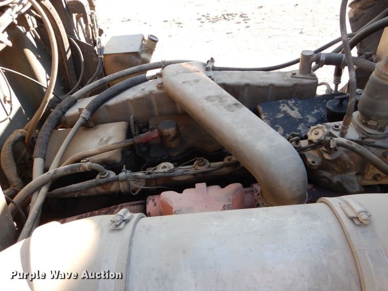 image for item DE2495 1984 Kenworth W900  semi truck