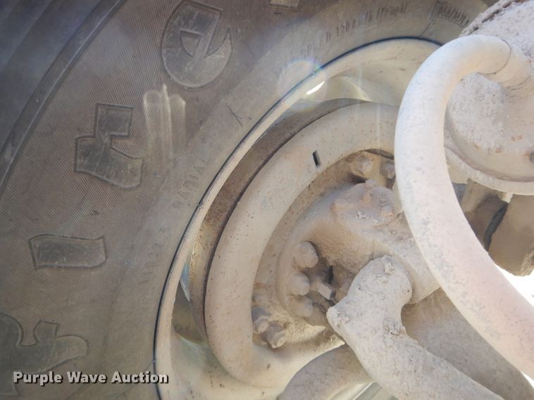 image for item DE2495 1984 Kenworth W900  semi truck