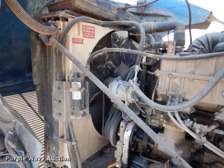 image for item DE2495 1984 Kenworth W900  semi truck