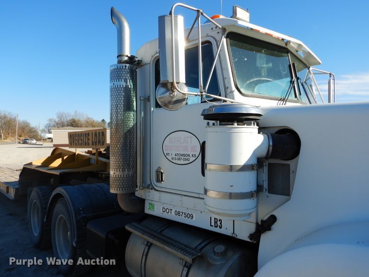 image for item DE2495 1984 Kenworth W900  semi truck