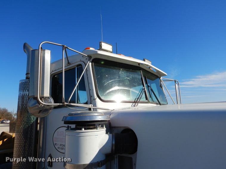 image for item DE2495 1984 Kenworth W900  semi truck