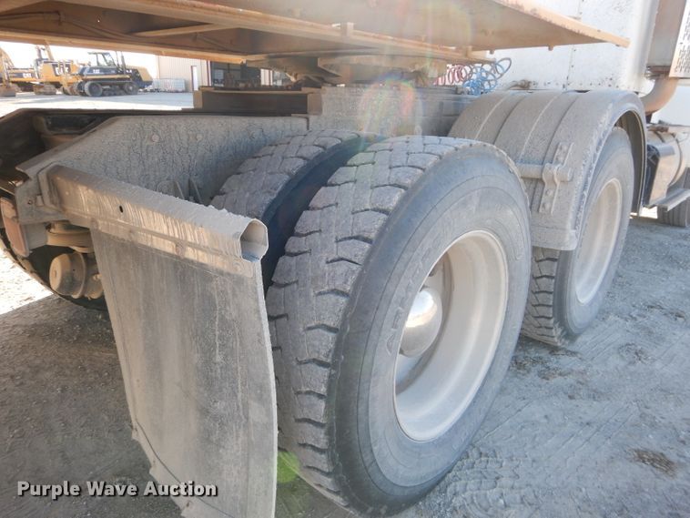 image for item DE2495 1984 Kenworth W900  semi truck