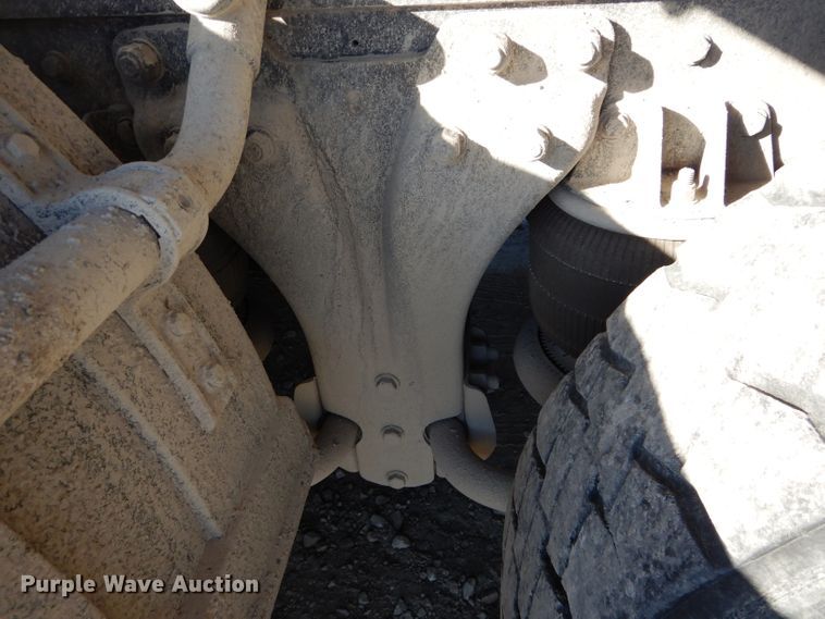 image for item DE2495 1984 Kenworth W900  semi truck