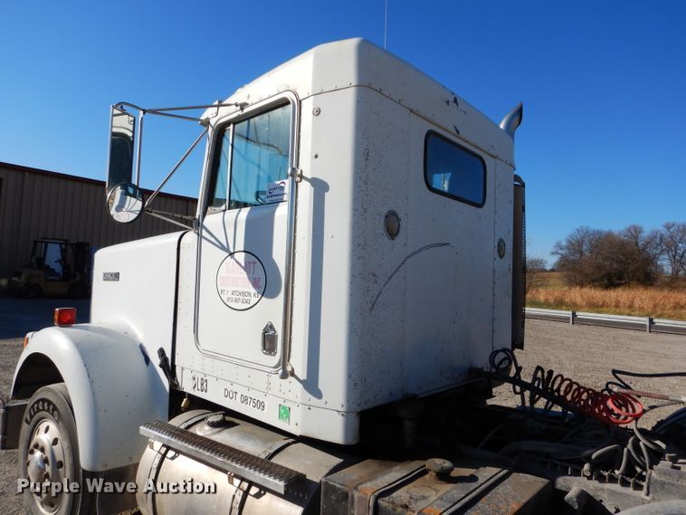 image for item DE2495 1984 Kenworth W900  semi truck