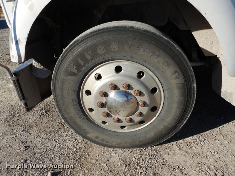 image for item DE2495 1984 Kenworth W900  semi truck