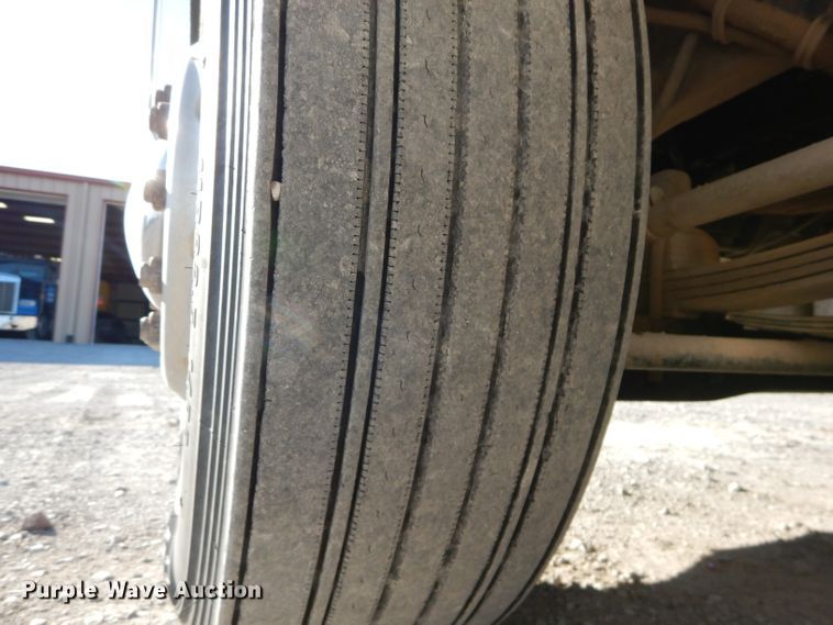 image for item DE2495 1984 Kenworth W900  semi truck