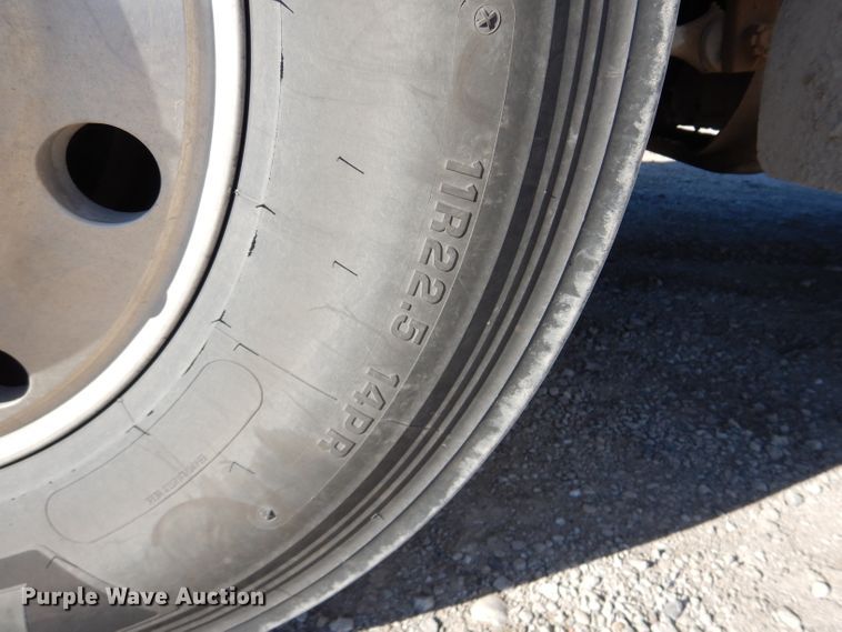 image for item DE2495 1984 Kenworth W900  semi truck