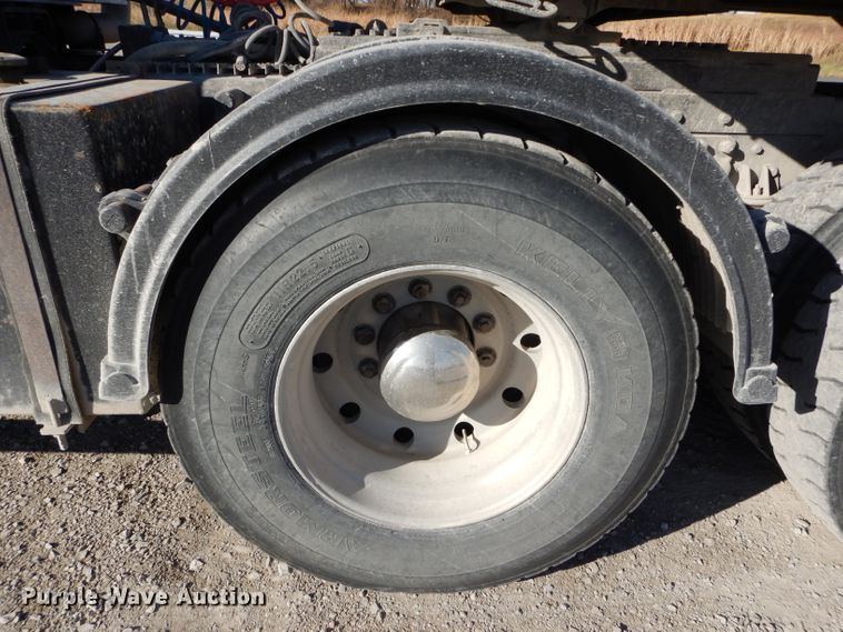 image for item DE2495 1984 Kenworth W900  semi truck