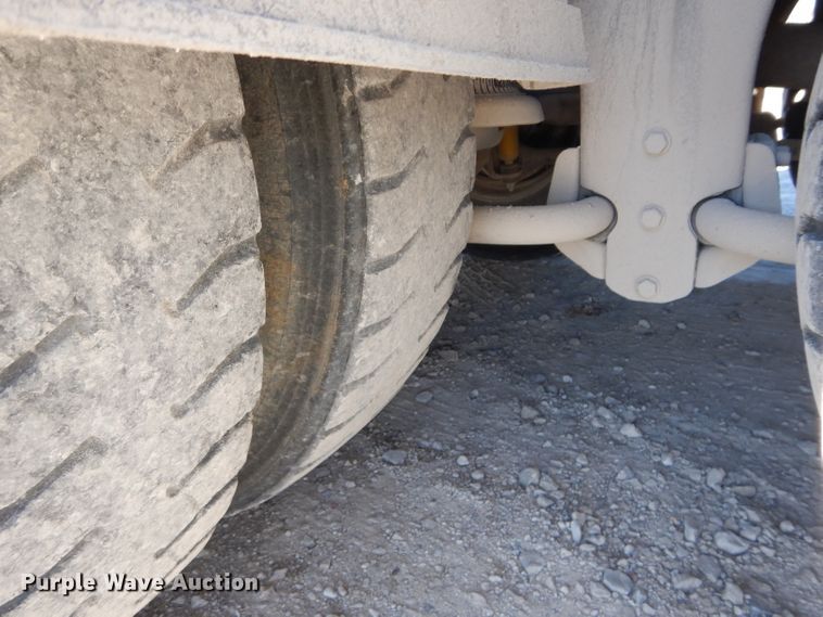 image for item DE2495 1984 Kenworth W900  semi truck