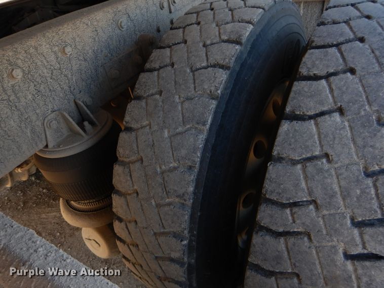 image for item DE2495 1984 Kenworth W900  semi truck