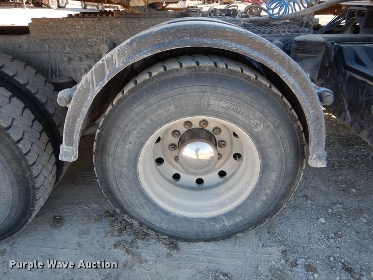 image for item DE2495 1984 Kenworth W900  semi truck