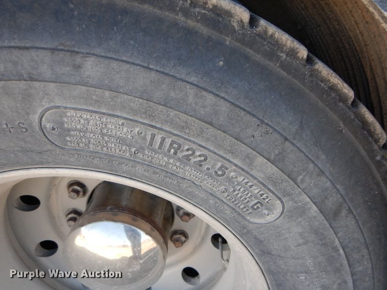 image for item DE2495 1984 Kenworth W900  semi truck