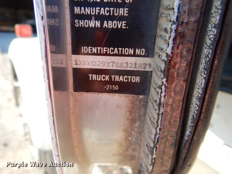 image for item DE2495 1984 Kenworth W900  semi truck