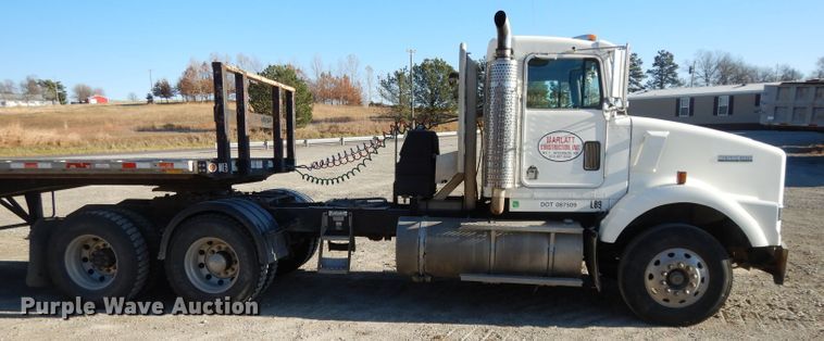 image for item DE2496 1996 Kenworth T800  semi truck